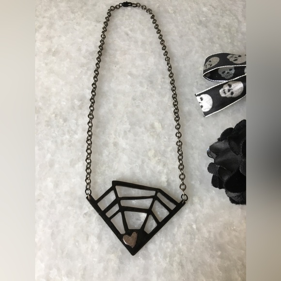 Spider web necklace & Black bow w/skull/spider hair clip & black flower hairclip - Picture 4 of 16
